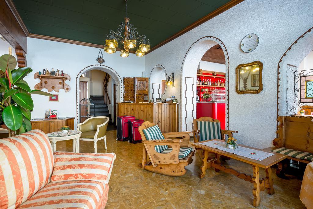 Albergo Altavilla Tirano Exteriör bild