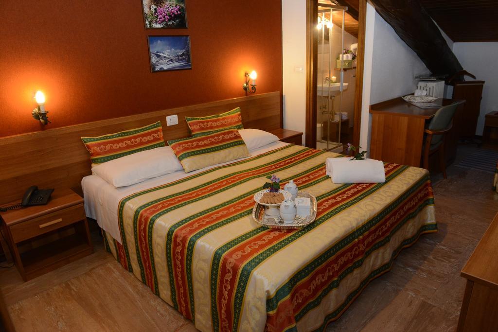Albergo Altavilla Tirano Exteriör bild