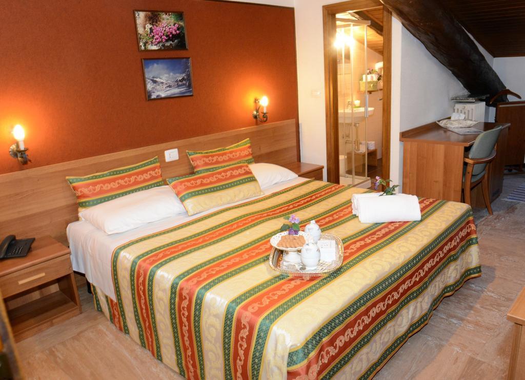 Albergo Altavilla Tirano Exteriör bild