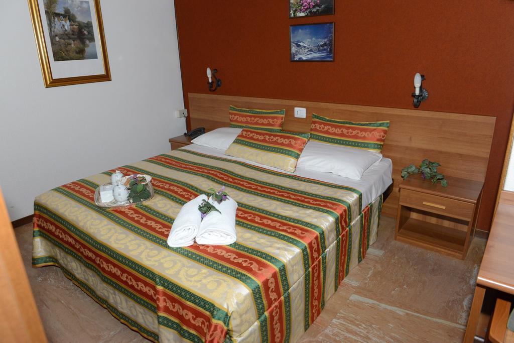 Albergo Altavilla Tirano Exteriör bild