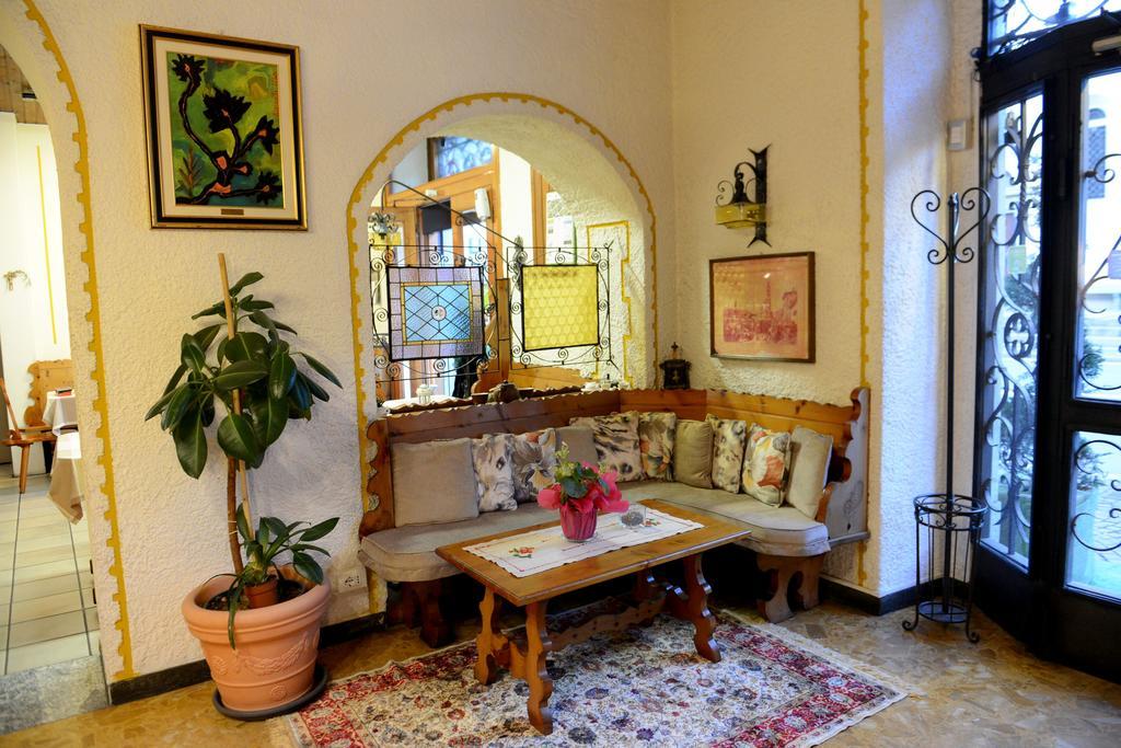 Albergo Altavilla Tirano Exteriör bild