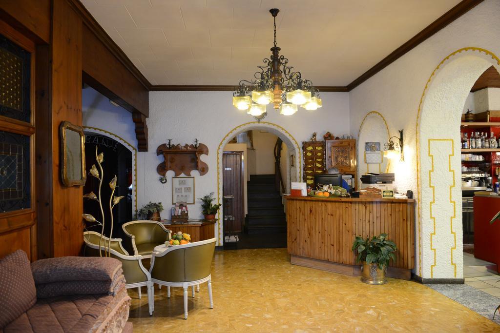 Albergo Altavilla Tirano Exteriör bild